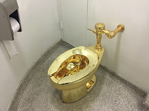 "America" di Maurizio Cattelan - foto Franco Bonciani