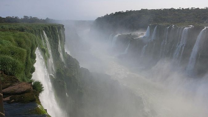 Le cascate di Iguaz&ugrave; - foto Blue Lama