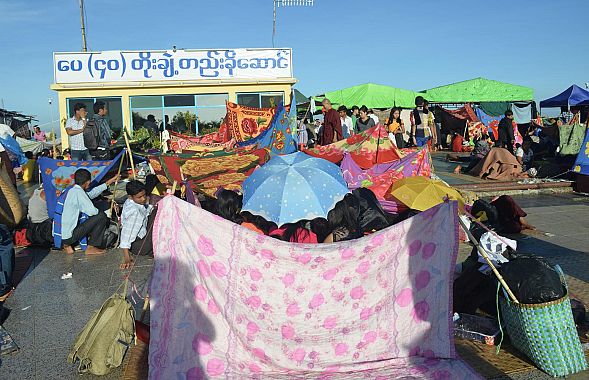 Pellegrini a Kyaiktijo in Birmania - Foto Blue Lama