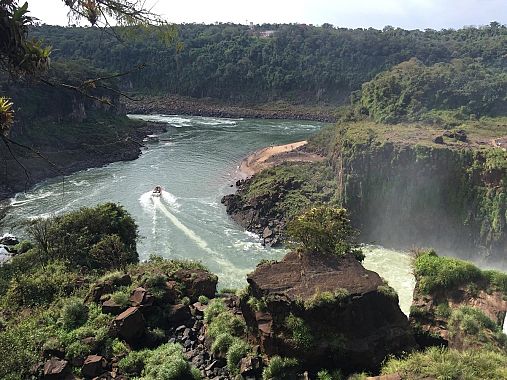 Le cascate di Iguaz&ugrave; - foto Blue Lama