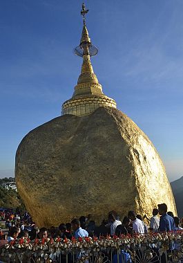La Pagoda di Kyaiktijo in Birmania - Foto Blue Lama