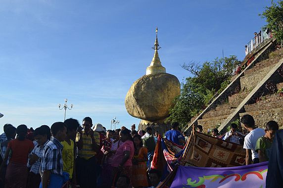 La Pagoda di Kyaiktijo in Birmania - Foto Blue Lama